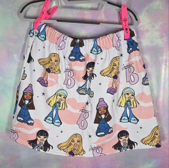 Cakeworthy x Bratz Print White Mini Sweat Skirt Size 3XL - Picture 9 of 9